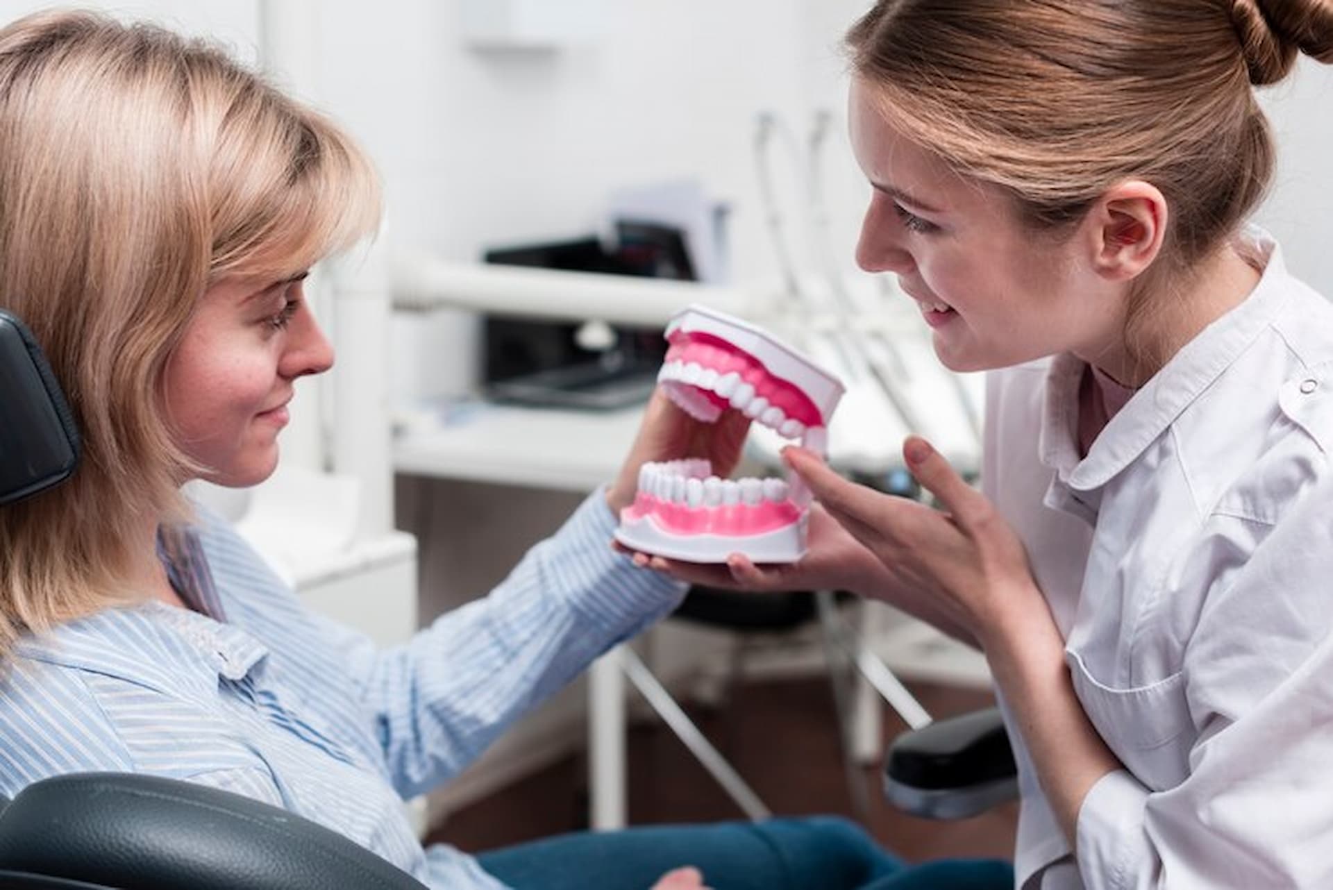 Dental Implants vs. Dentures: Which is Better?