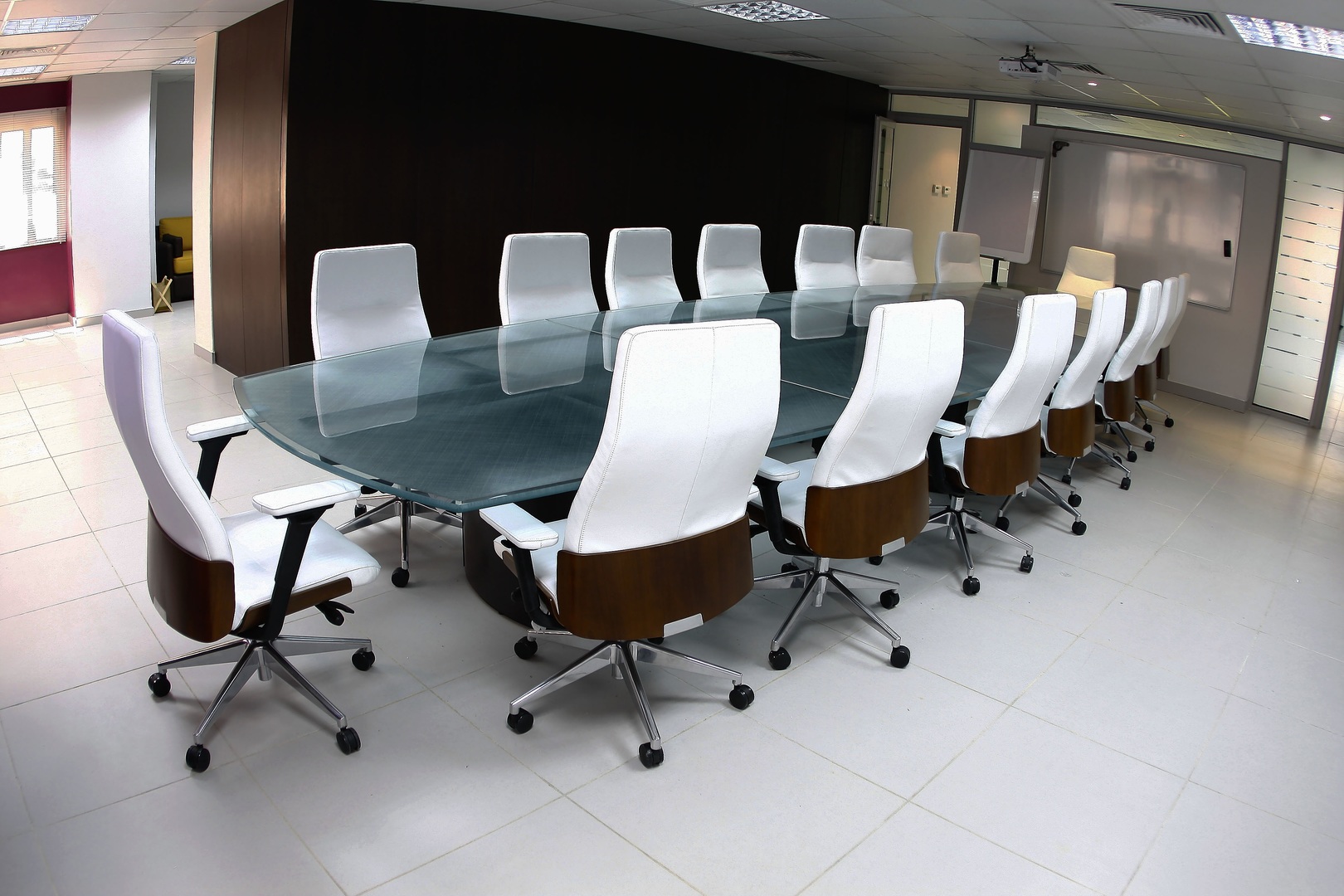 Tips To Consider When Choosing Suitable Office Furniture